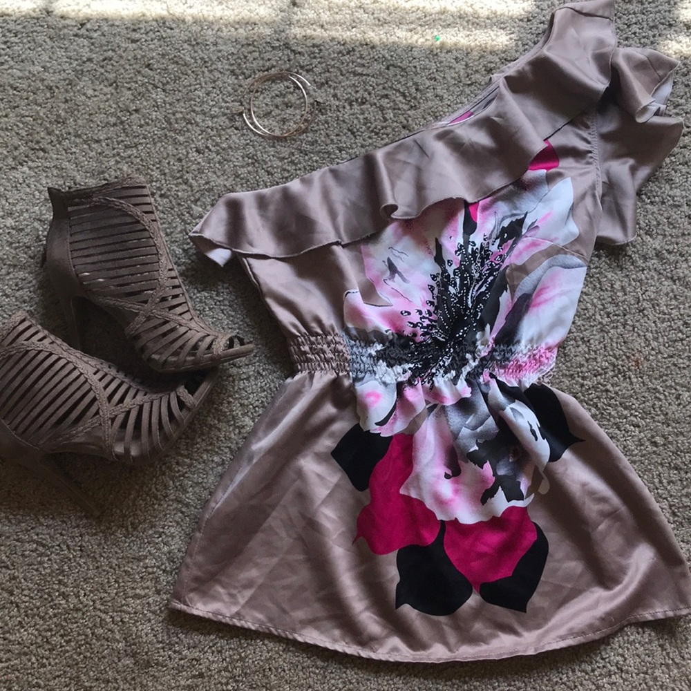 Floral Off-the-shoulder Top